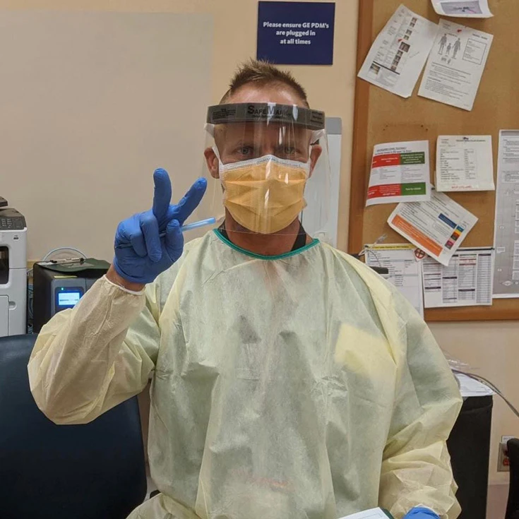 Bác sĩ James Maskalyk cũng là người hành thiền, chia sẻ nhiều liến thức về y học, đời sống trên Facebook